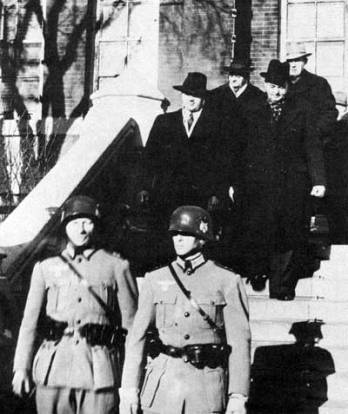 arrest_at_city_hall_1942